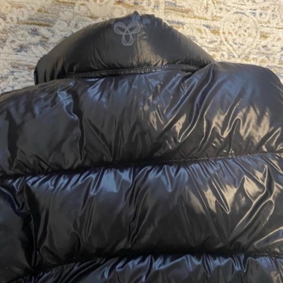 Aritzia super puff in high gloss - Picture 4 of 5